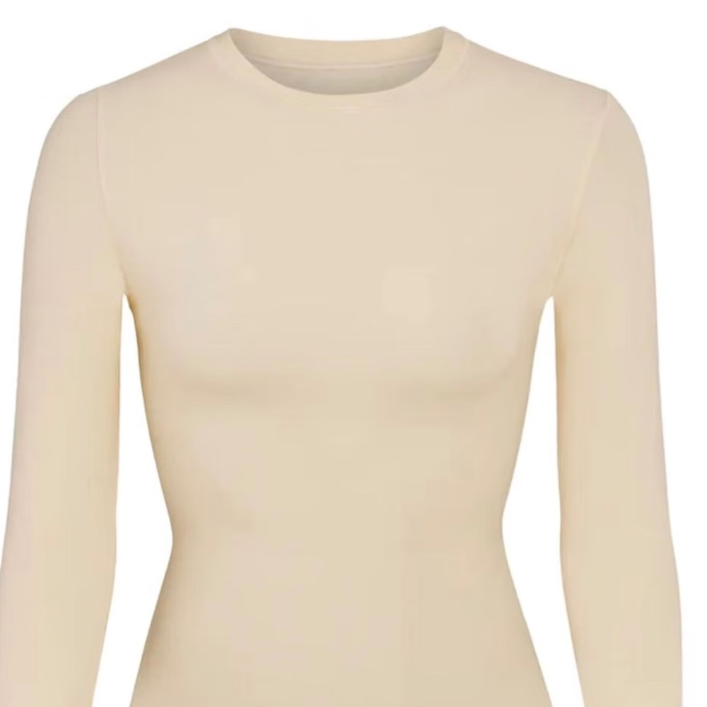 Skims fits everybody nude long sleeve t-shirt size M